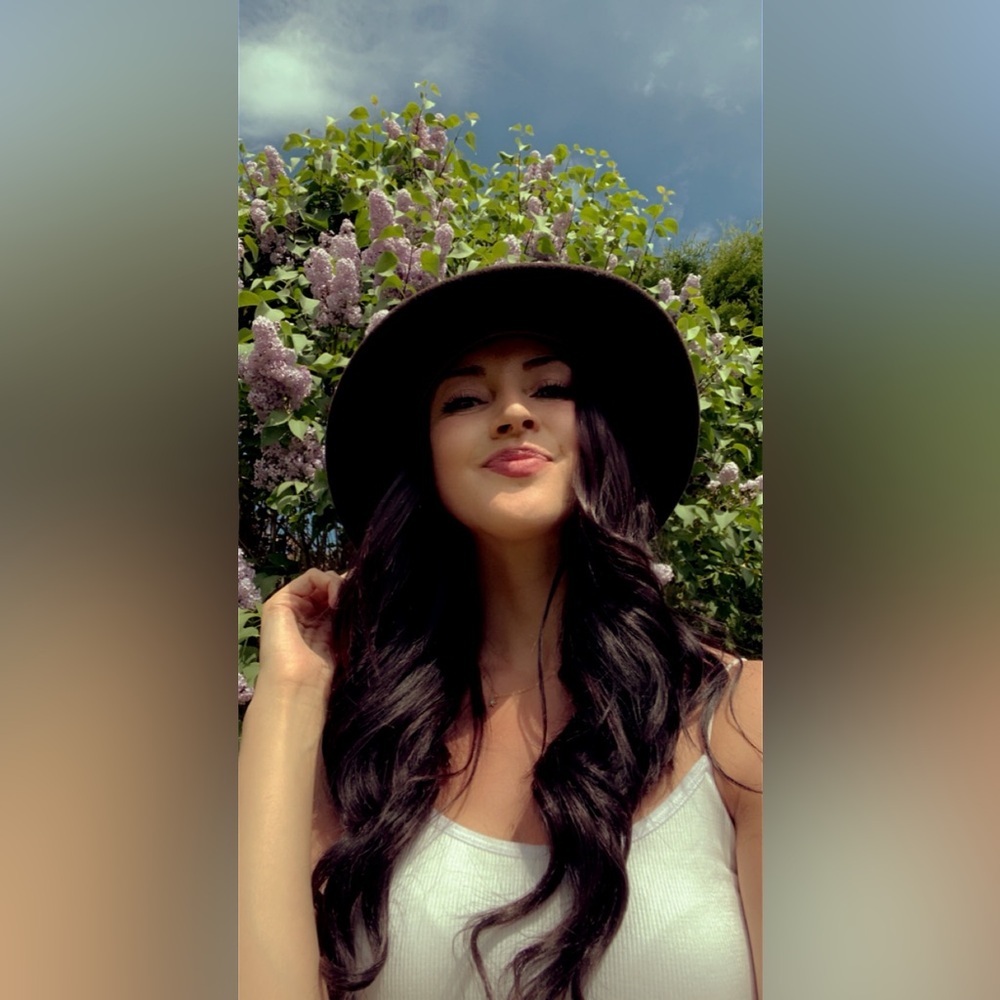 Meet your Posher, Kayla